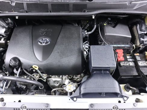 Used 2020 Toyota Sienna XLE image 41