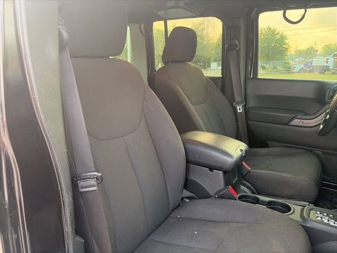 Used 2018 Jeep Wrangler Unlimited Sport w/ Connectivity Group AWD/4WD image 11