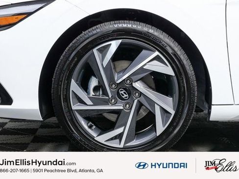 Certified 2025 Hyundai Elantra Limited image 37