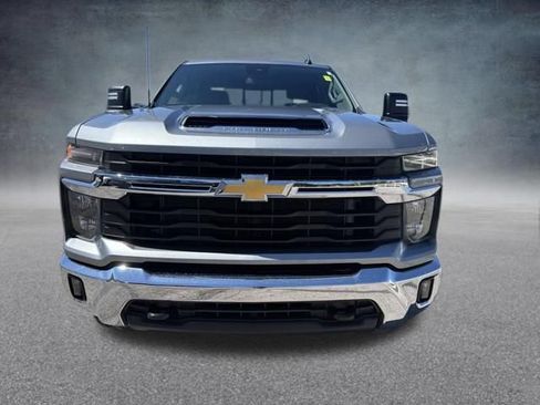 Used 2024 Chevrolet Silverado 2500 LT w/ Convenience Package AWD/4WD image 3