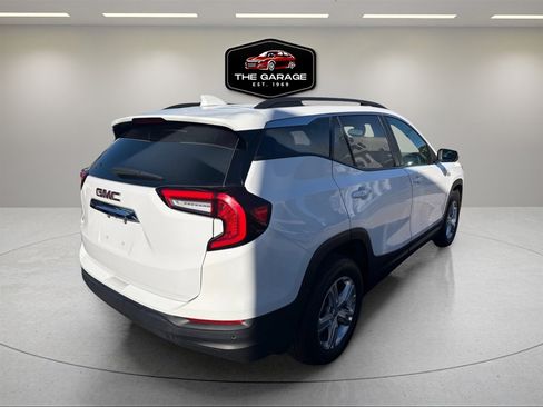Used 2022 GMC Terrain SLE w/ Driver Convenience Package image 5