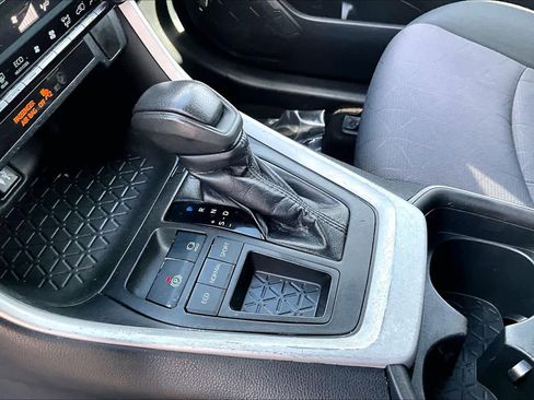 Used 2019 Toyota RAV4 XLE w/ Carpet Mat Package image 17