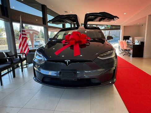 Used 2023 Tesla Model X AWD/4WD image 2