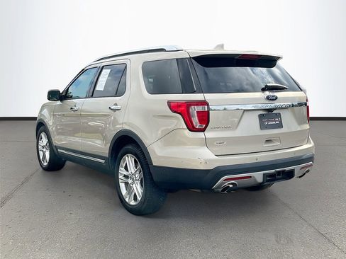 Used 2017 Ford Explorer Limited w/ Equipment Group 301A FWD image 5