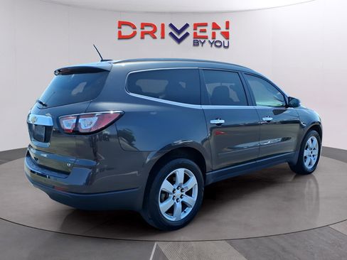 Used 2017 Chevrolet Traverse LT w/ Style and Technology Package image 5