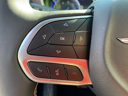 Used 2026 Chrysler Pacifica Select image 18