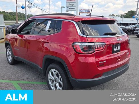 Used 2025 Jeep Compass Latitude AWD/4WD image 11