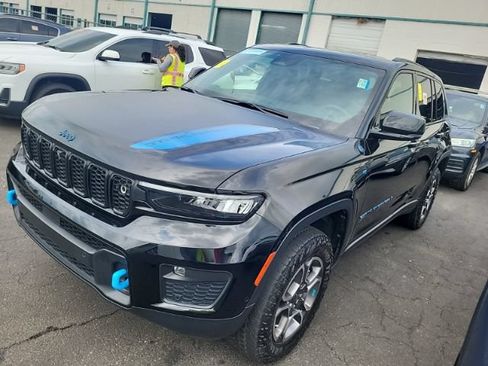 Used 2022 Jeep Grand Cherokee Trailhawk w/ Advanced Protech Group II AWD/4WD image 3
