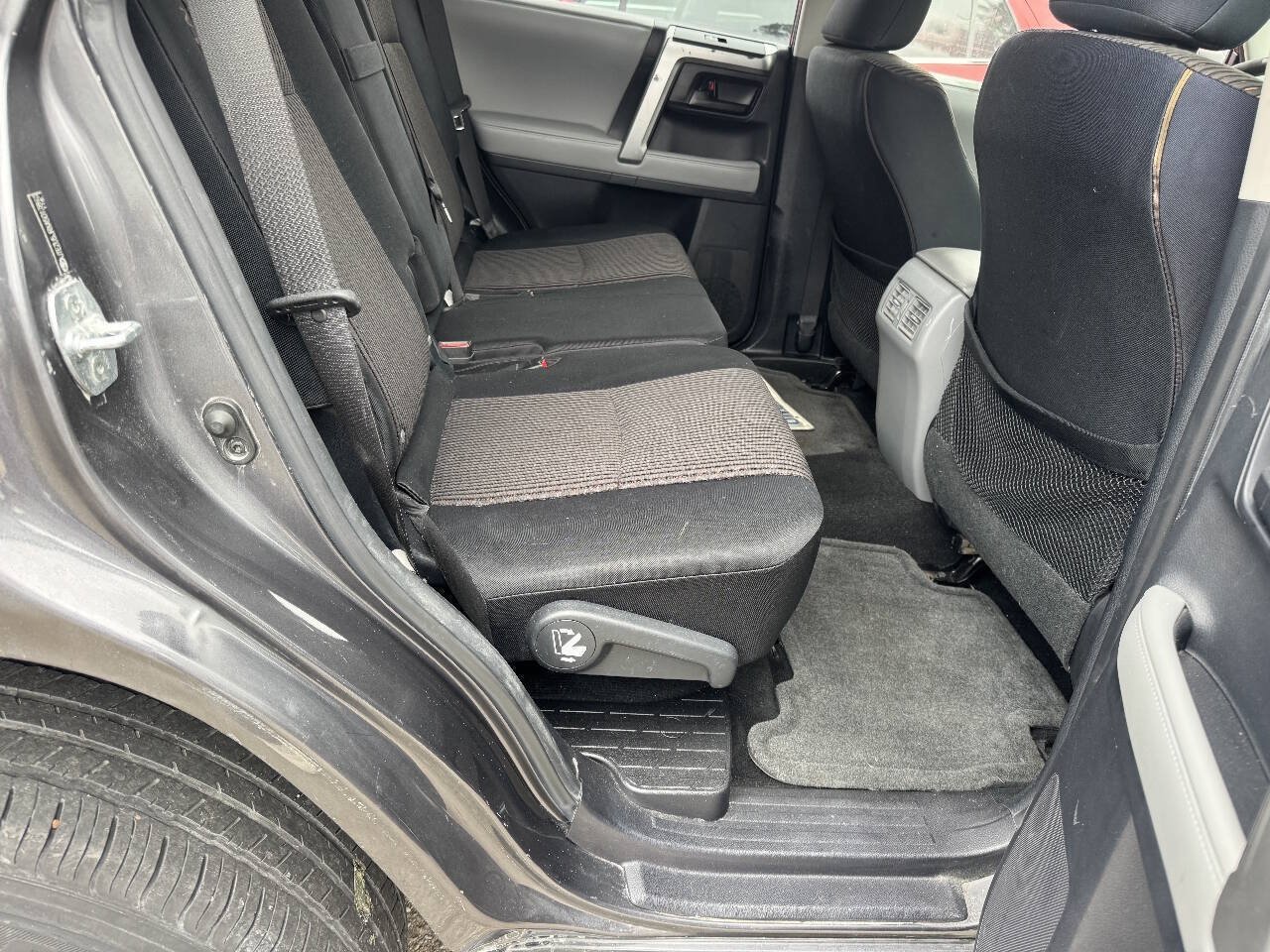Used 2010 Toyota 4Runner SR5 RWD image 9