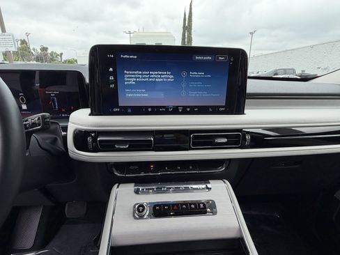 Used 2025 Lincoln Aviator Reserve w/ Equipment Group 201A image 17