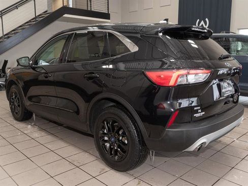 Used 2020 Ford Escape SE image 18