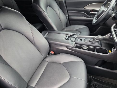 Certified 2024 Toyota Grand Highlander XLE image 10