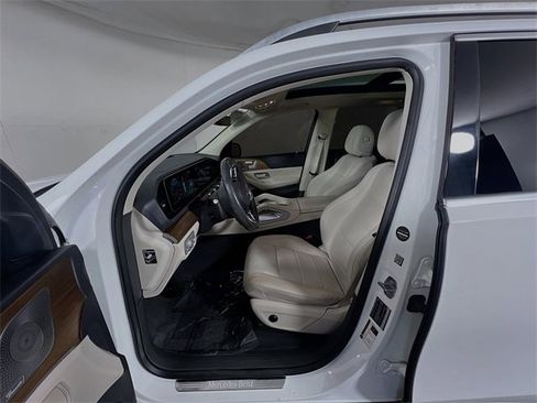 Used 2020 Mercedes-Benz GLE 350 4MATIC w/ Premium Package image 9