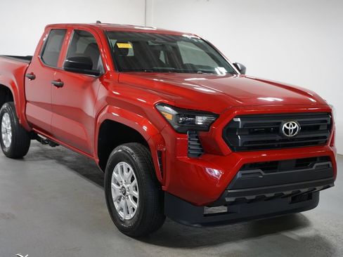 Certified 2025 Toyota Tacoma SR AWD/4WD image 3