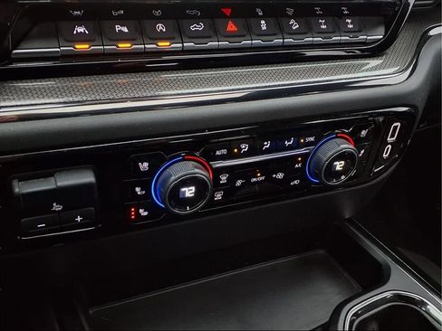Used 2023 Chevrolet Silverado 1500 ZR2 w/ Technology Package image 8