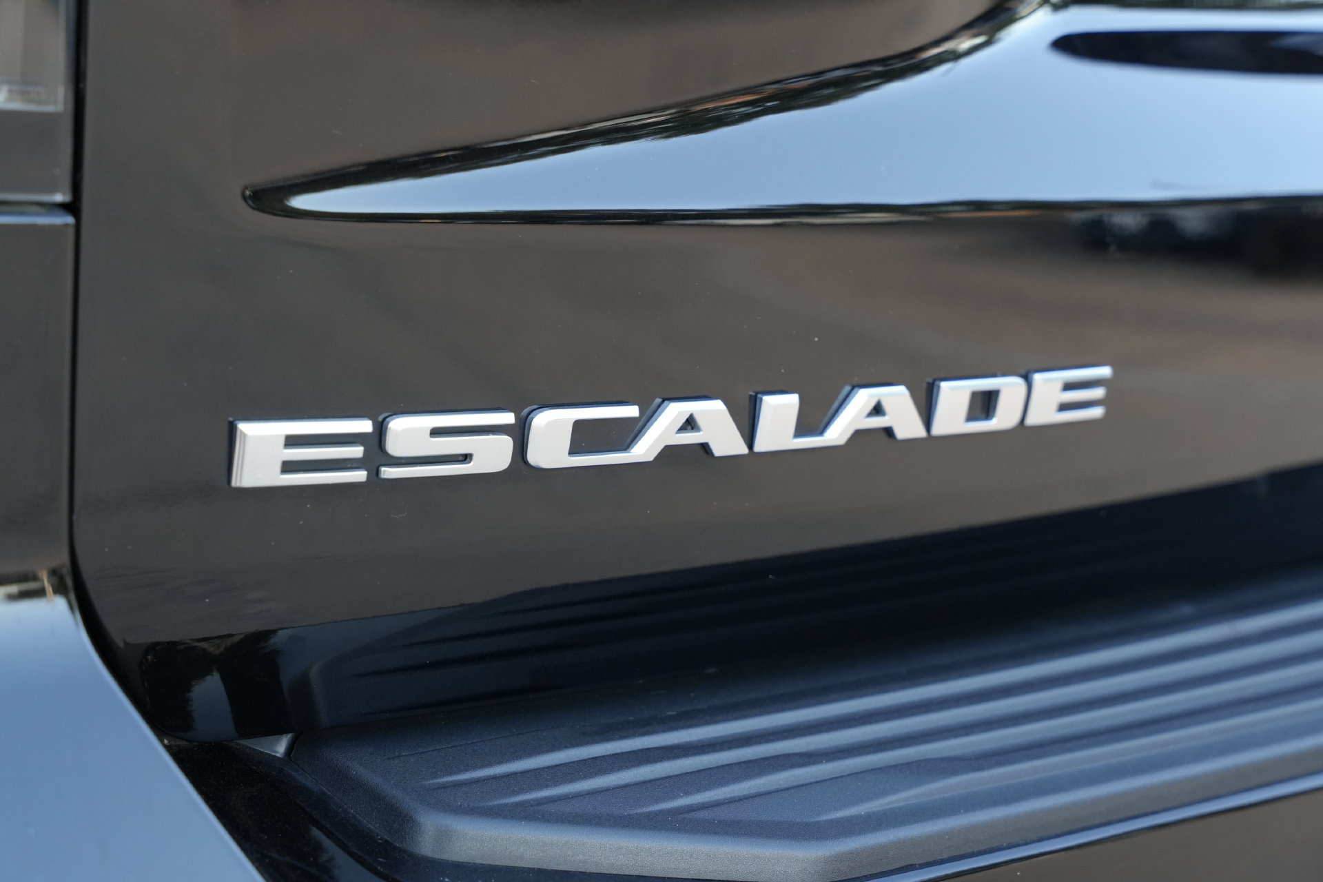 Used 2024 Cadillac Escalade ESV Premium Luxury w/ Performance Package AWD/4WD image 21