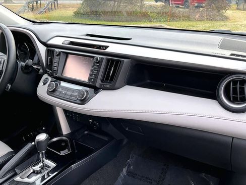 Used 2018 Toyota RAV4 Limited image 18