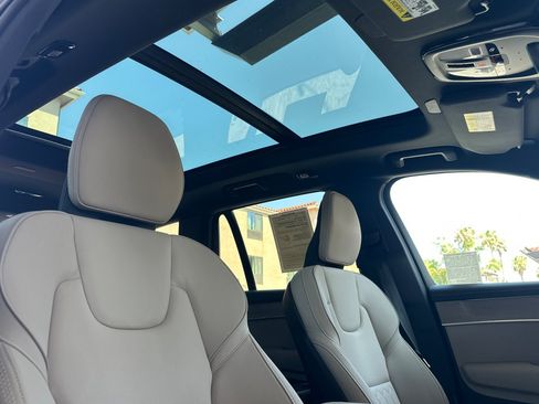 Certified 2025 Volvo XC90 B6 Core AWD/4WD image 19