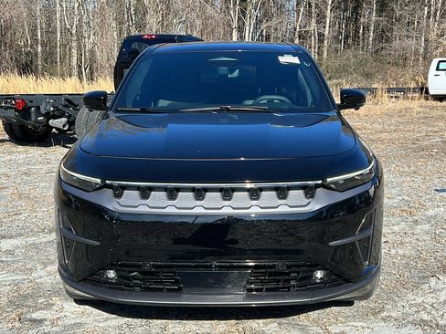 Used 2024 Jeep Wagoneer Launch Edition image 3