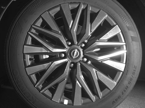 Used 2025 Nissan Altima 2.5 SV FWD image 12