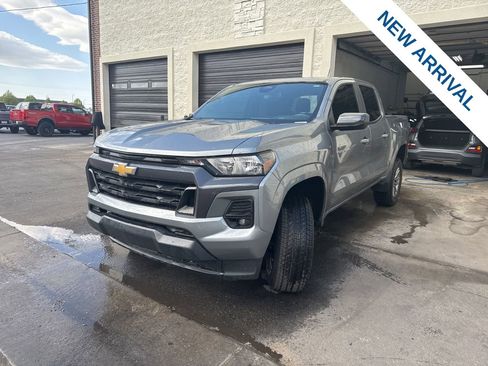 Used 2023 Chevrolet Colorado LT w/ LT Convenience Package AWD/4WD image 3