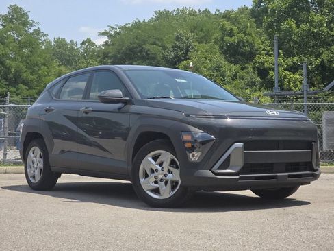 Used 2024 Hyundai Kona SE FWD image 1