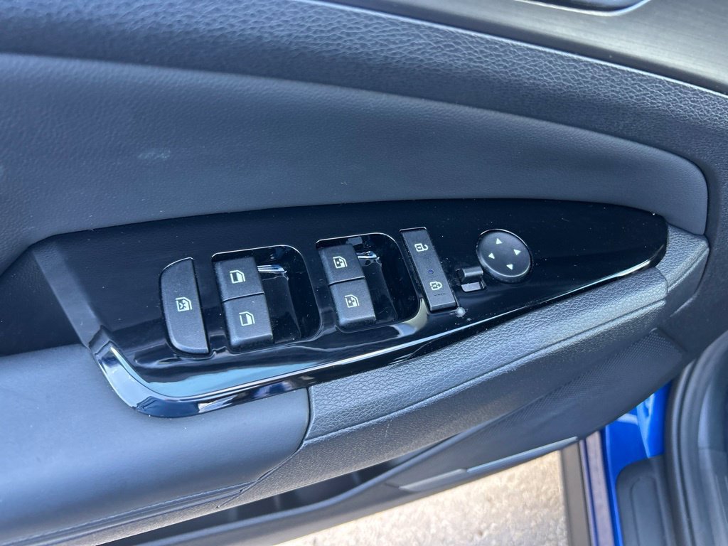 Used 2025 Kia Sportage EX FWD image 34
