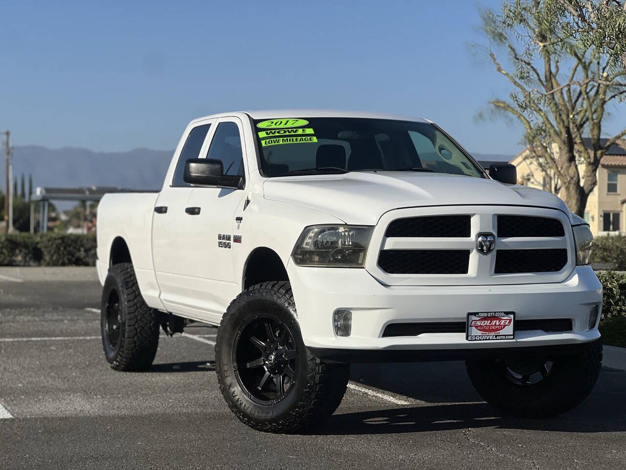 Used 2017 RAM 1500 Express RWD image 1