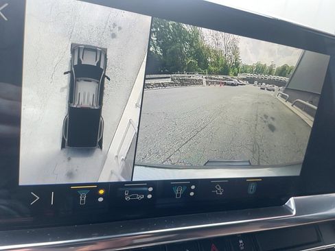 Used 2024 Chevrolet Silverado 3500 High Country w/ Technology Package image 31