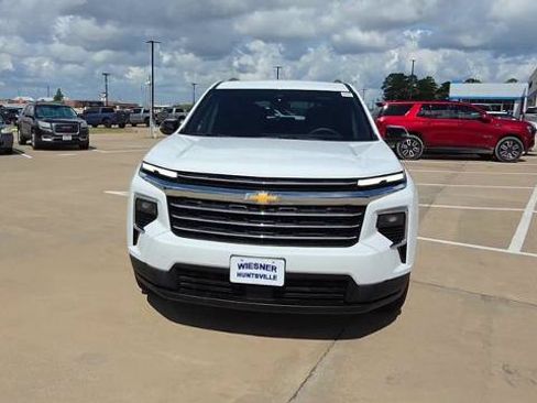 Certified 2026 Chevrolet Traverse LT FWD image 3