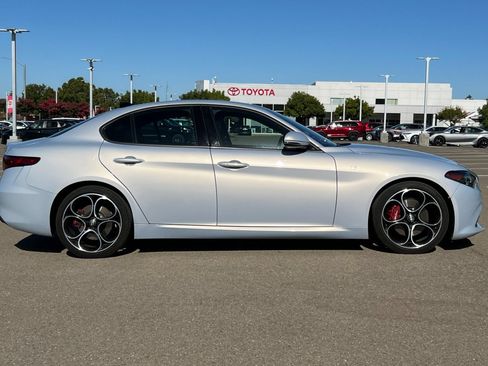 Used 2022 Alfa Romeo Giulia Ti RWD image 3