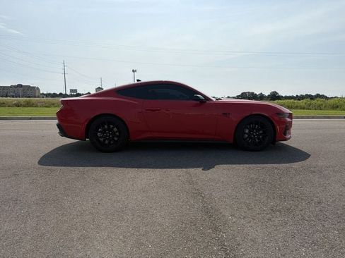 Used 2025 Ford Mustang GT RWD image 9