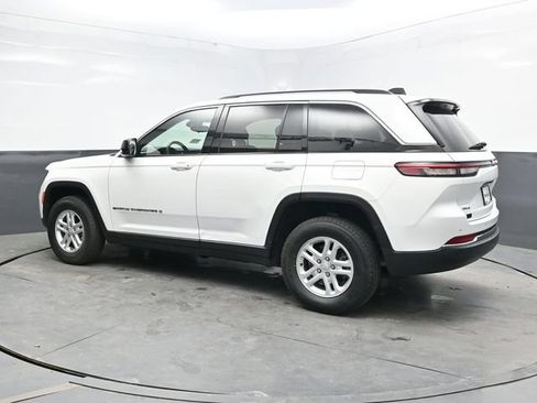 Used 2022 Jeep Grand Cherokee Laredo AWD/4WD image 4