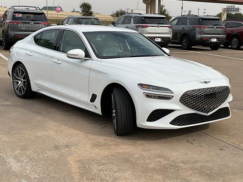 Used 2025 Genesis G70 2.5T image 4
