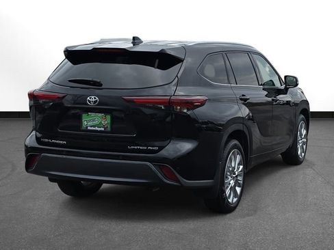 Used 2024 Toyota Highlander Limited image 5