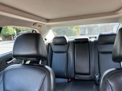 Used 2016 Chrysler 300 Limited image 17