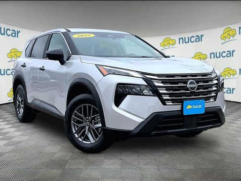 Used 2025 Nissan Rogue S image 1