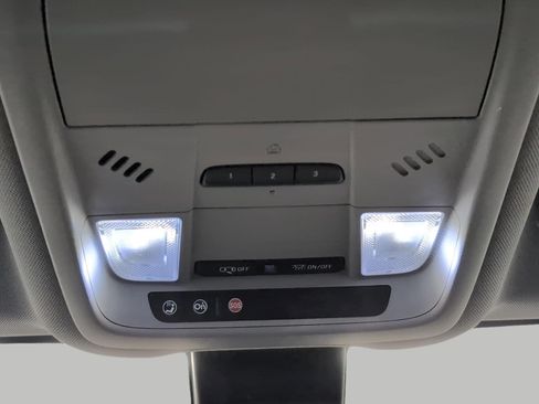 Used 2020 Chevrolet Equinox LT AWD/4WD image 18
