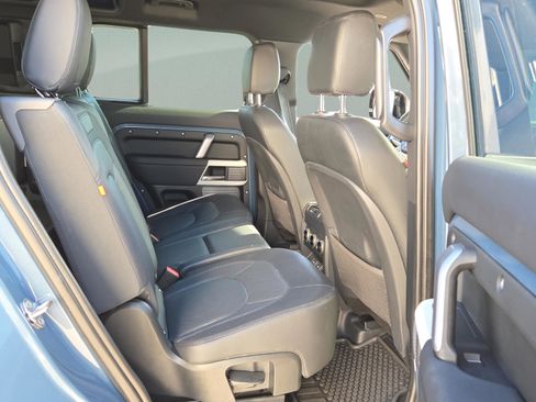 Used 2024 Land Rover Defender 110 X-Dynamic SE image 16