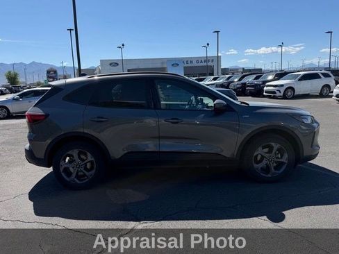 Used 2025 Ford Escape ST-Line Select AWD/4WD image 11