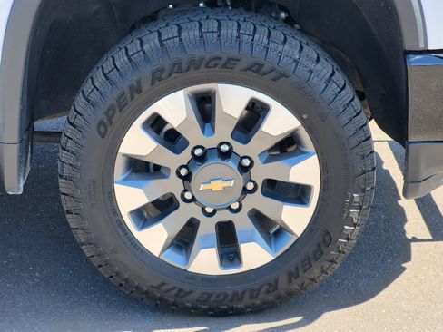 Used 2021 Chevrolet Silverado 2500 Custom w/ Custom Convenience Package AWD/4WD image 8