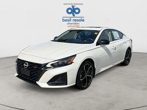 Used 2023 Nissan Altima 2.5 SR w/ SR Premium Package FWD image 2
