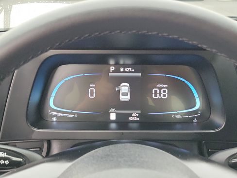 Certified 2025 Hyundai Elantra Sport image 9