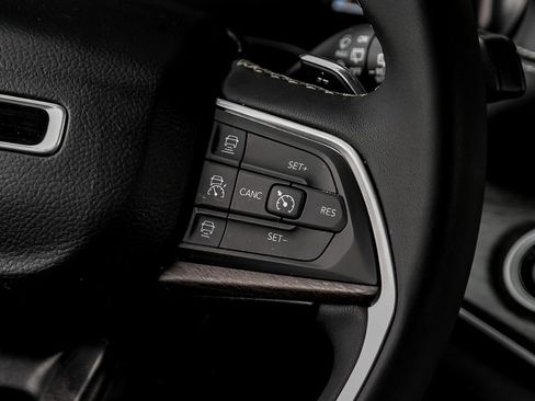 Used 2023 Jeep Grand Cherokee L Limited image 28