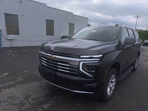 Used 2025 Chevrolet Tahoe LT AWD/4WD image 2