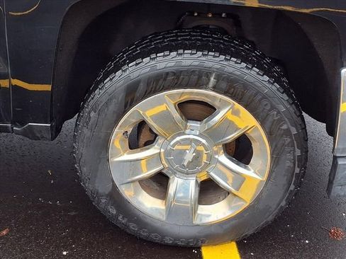 Used 2018 Chevrolet Silverado 1500 LT w/ LT Eassist Package image 23