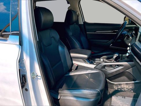 Used 2023 Kia Telluride LX FWD image 9