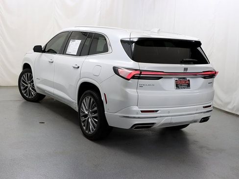 Used 2025 Buick Enclave Avenir w/ Super Cruise Package image 8