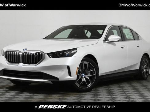 Used 2025 BMW i5 xDrive40 w/ Premium Package image 1