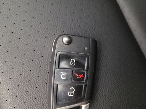 Used 2018 Volkswagen Golf SE image 32